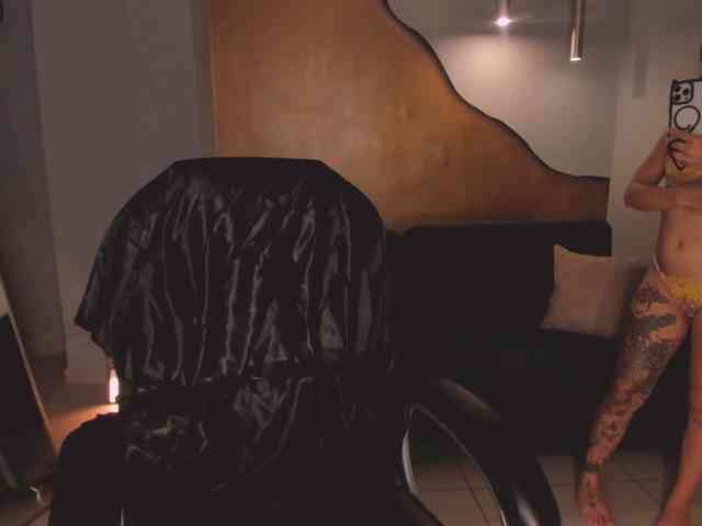 MollySunders webcam