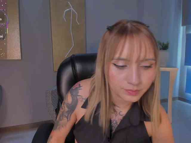 MollySunders webcam