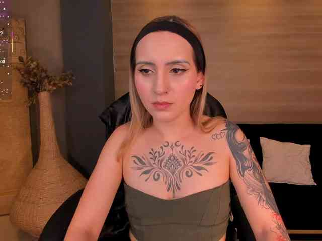 Model: MollySunders