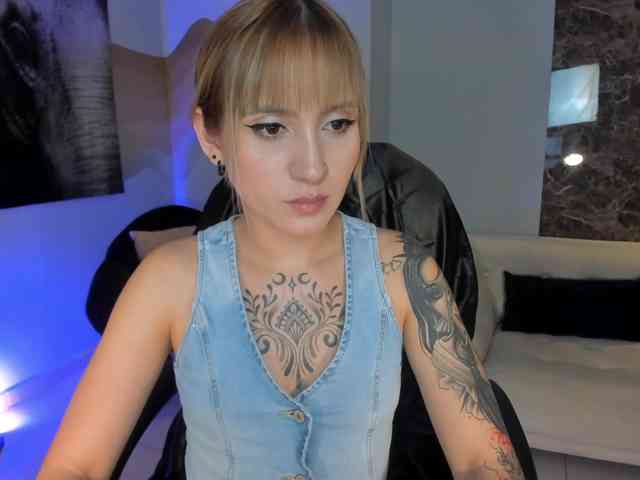 MollySunders webcam