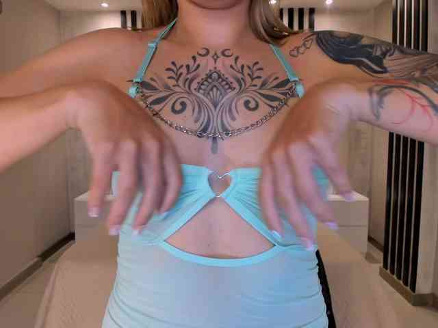 Model: MollySunders