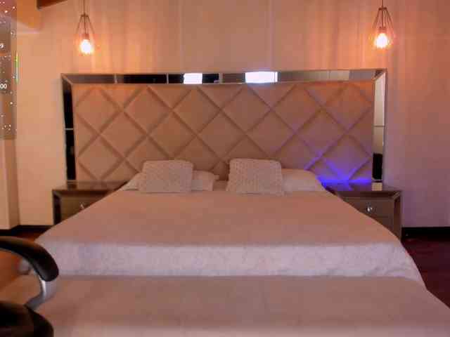 MollySunders Live Webcam on BongaCams