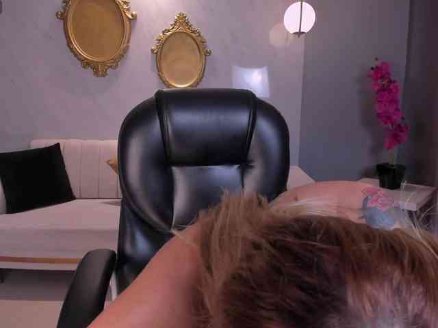 MollySunders webcam