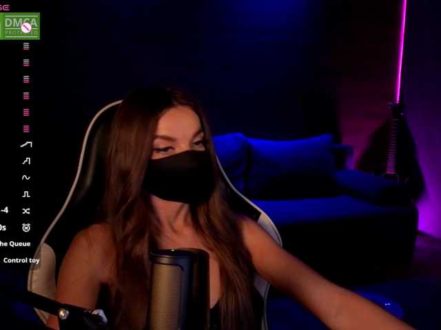 AliceFoXy live cam preview