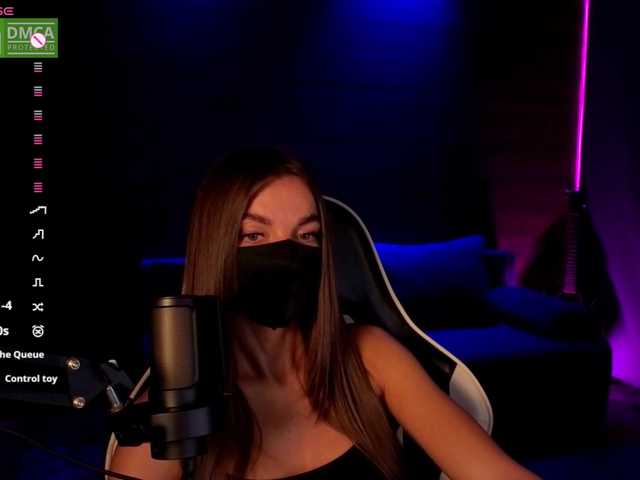 AliceFoXy live cam preview