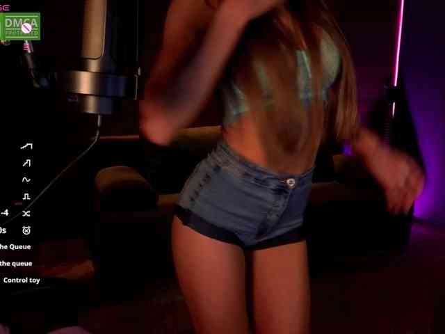 AliceFoXy webcam