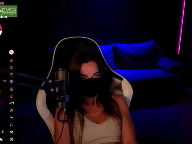 AliceFoXy webcam