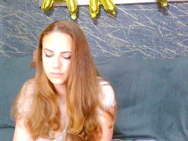 curlygirl35 live cam on BongaCams