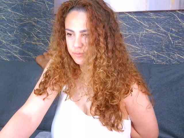 curlygirl35 webcam
