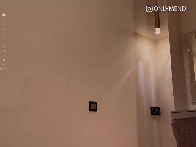 MENNDI live cam preview