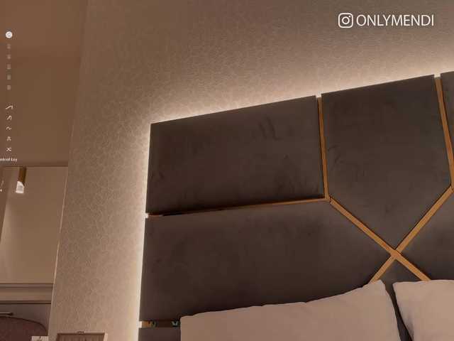 MENNDI live cam preview