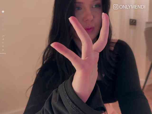 Menndi's cam show statistics and live stream