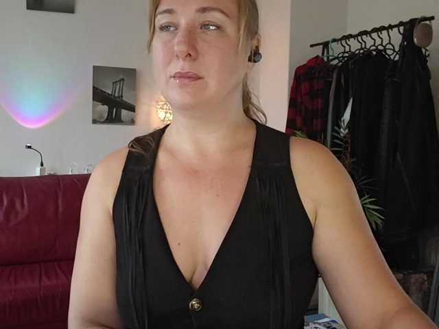 MazyMi live cam on BongaCams