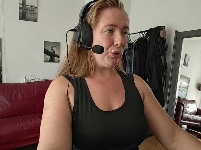 MazyMi live cam on BongaCams