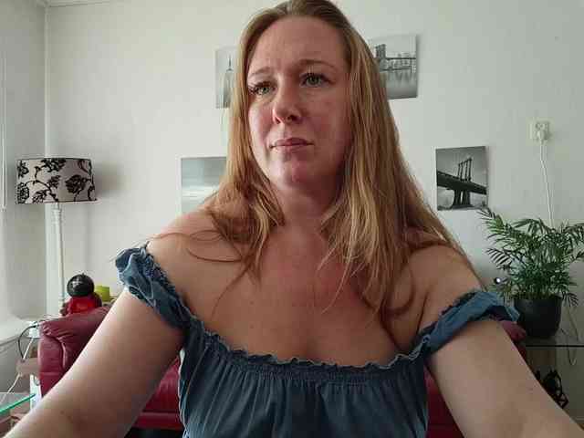 MazyMi Live Webcam on BongaCams