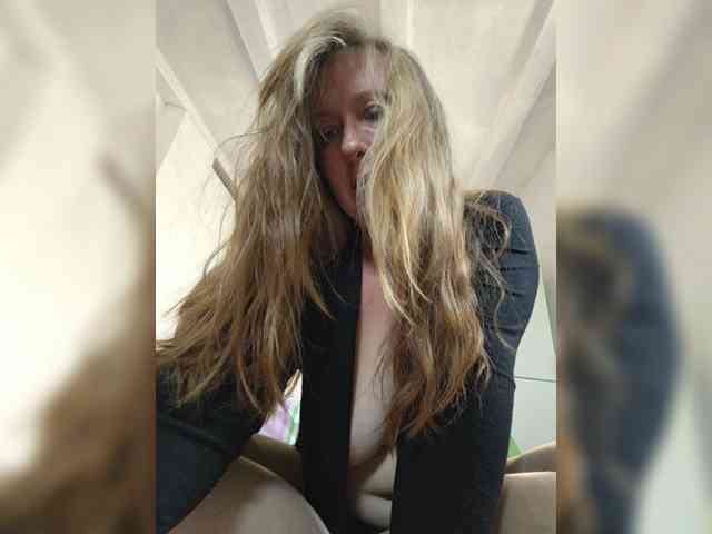 Live stream of MazyMi