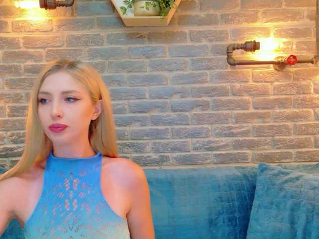 le modèle Lisa-Caprice est en webcam porno dans un show sur le site bongacams, il possède les tags suivants: White/Caucasian,Blonde,Shaved