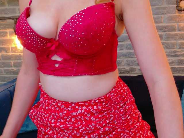 Lisa-Caprice live cam on BongaCams