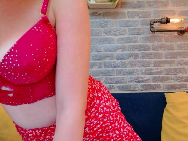 Lisa-Caprice live cam on BongaCams