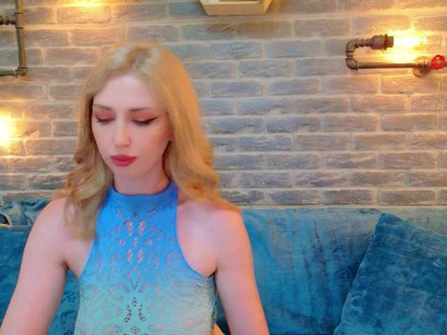 Lisa-Caprice live cam on BongaCams