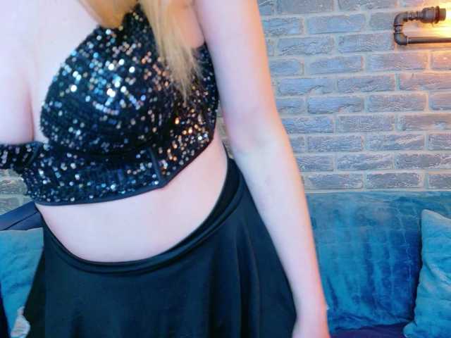Lisa-Caprice live cam on BongaCams