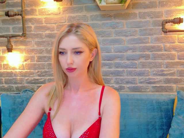 Lisa-Caprice live cam on BongaCams