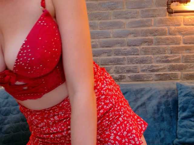 Lisa-Caprice live cam on BongaCams