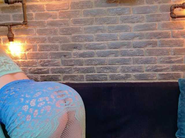 Lisa-Caprice live cam on BongaCams