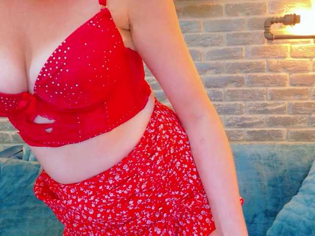 Lisa-Caprice live cam on BongaCams
