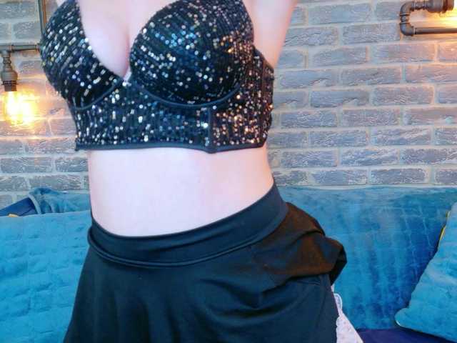Lisa-Caprice live cam on BongaCams