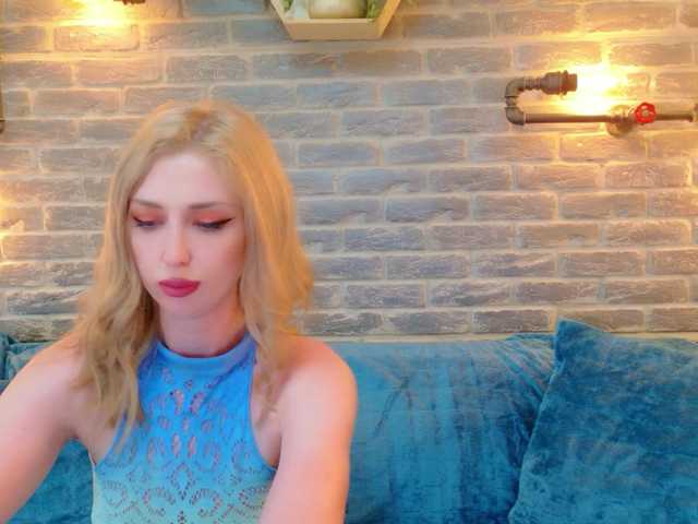 Lisa-Caprice live cam on BongaCams