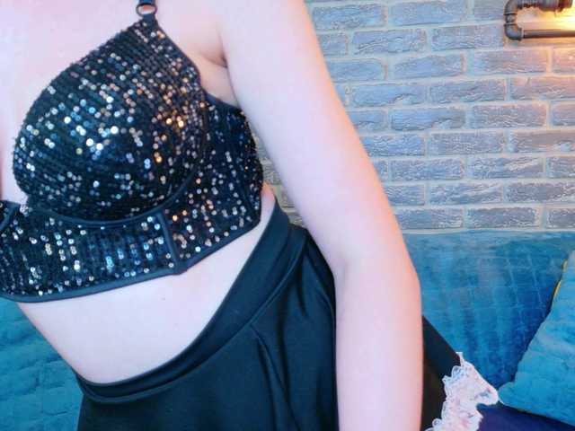 Lisa-Caprice live cam on BongaCams