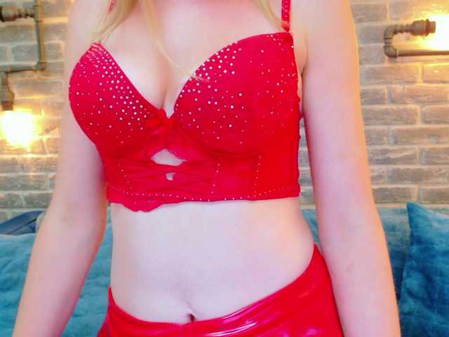 Lisa-Caprice live cam on BongaCams