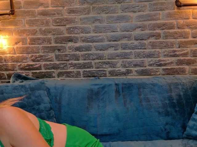 Lisa-Caprice live cam on BongaCams