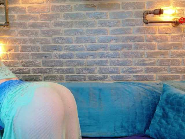 Lisa-Caprice live cam on BongaCams