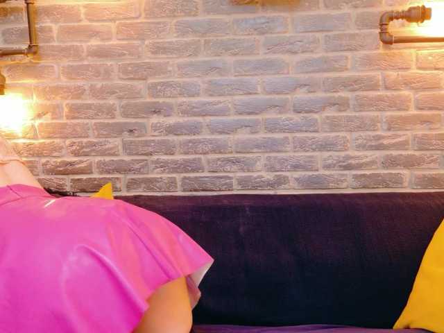 Lisa-Caprice live cam on BongaCams
