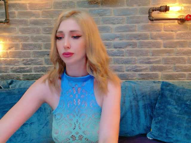 Lisa-Caprice live cam on BongaCams