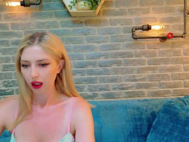 Lisa-Caprice live cam on BongaCams
