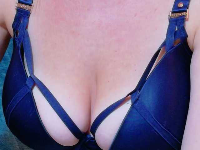 Lisa-Caprice live cam on BongaCams