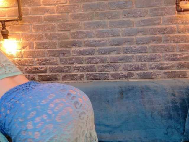 Lisa-Caprice live cam on BongaCams