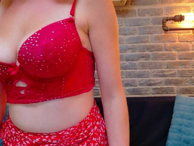 Lisa-Caprice live cam on BongaCams