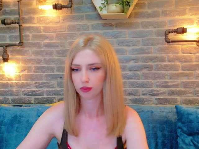 Lisa-Caprice live cam on BongaCams