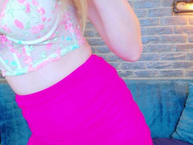 Lisa-Caprice live cam on BongaCams