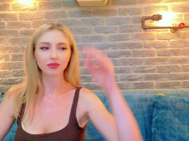 Lisa-Caprice live cam on BongaCams