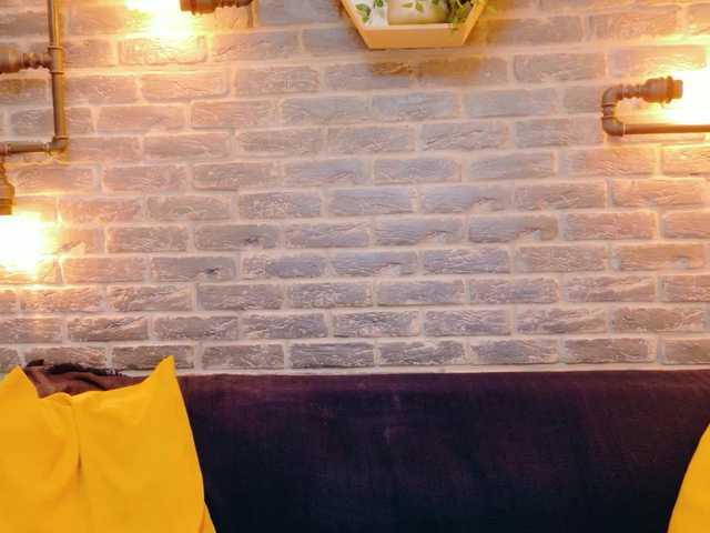 Lisa-Caprice live cam on BongaCams