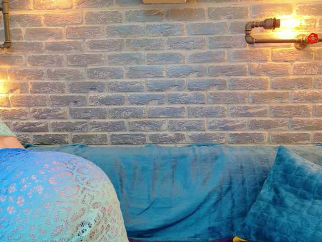 Lisa-Caprice live cam on BongaCams