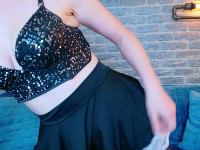 Lisa-Caprice live cam on BongaCams