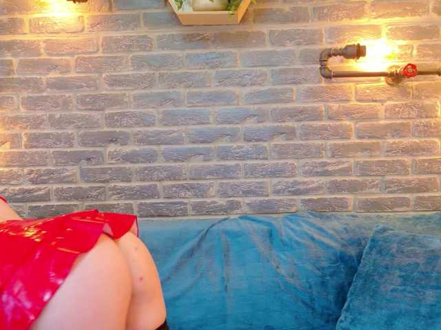 Lisa-Caprice live cam on BongaCams