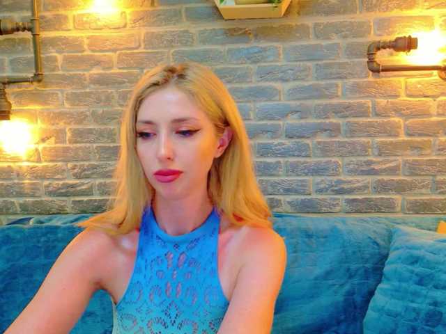 Lisa-Caprice live webcam show