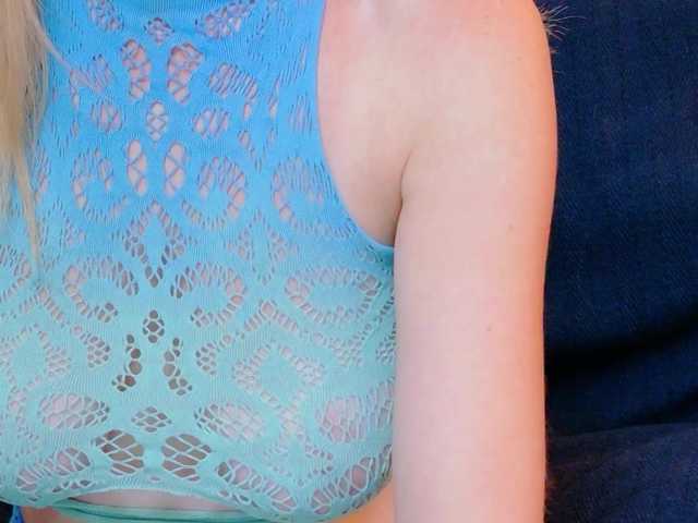 Lisa-Caprice live cam on BongaCams